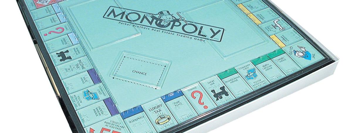 Planche de Monopoly adapté avec du relief et du braille.