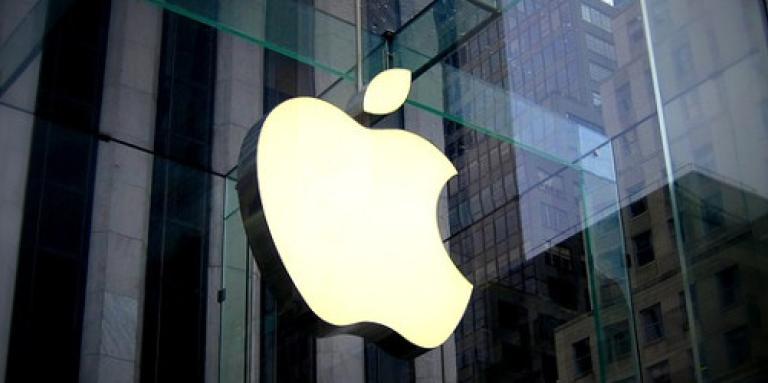 Exterior view of an Apple Store. Apple logo on a glass window. 