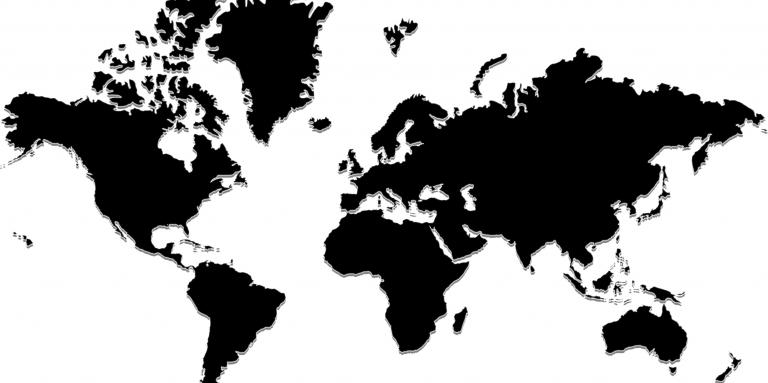 Image en noir et blanc d'une carte du monde.